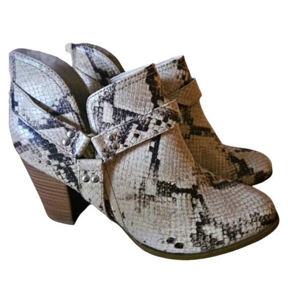 Fergalicious | Beige Heeled Boots with Snakeskin Print Size 9 - Picture 2 of 12
